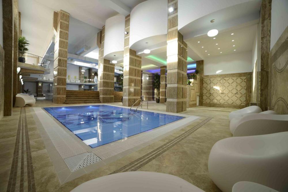 Militari Luxury Flat Lägenhet Roşu Exteriör bild
