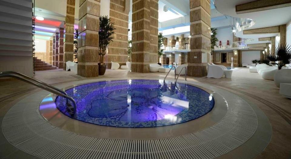Militari Luxury Flat Lägenhet Roşu Exteriör bild